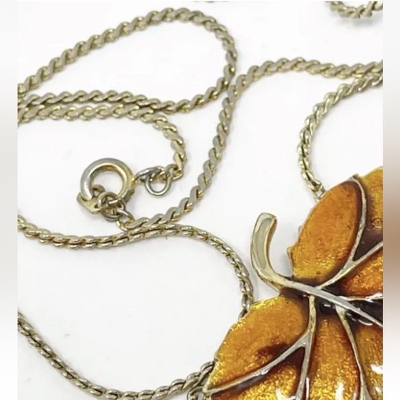 N135 Vintage Gold Tone Orange Black Enamel Leaf Pendant Necklace Fall Autumn 24” - Picture 5 of 8